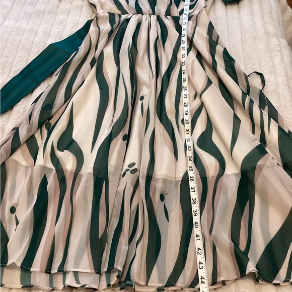 Kaimilan Green Day A-Line V-Neck Short Sleeve Midi Printed Dress - Picture 12 of 15